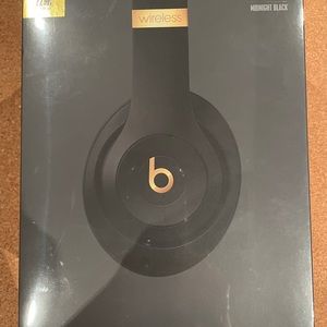 ❌SOLD❌NEW SEALED Beats Studio3 Wireless Headphones